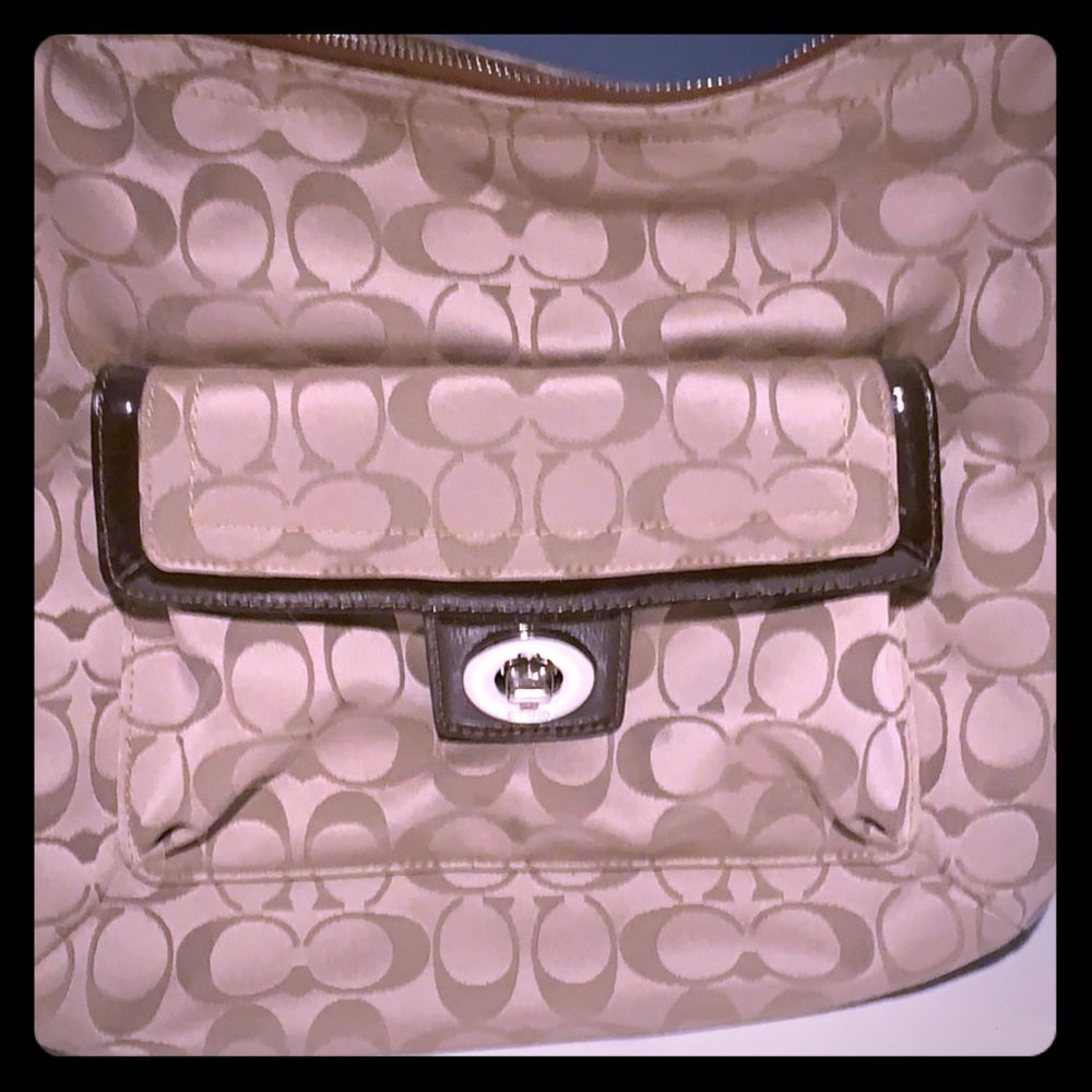 Coach Signature C Shoulder Bag crossbody strap